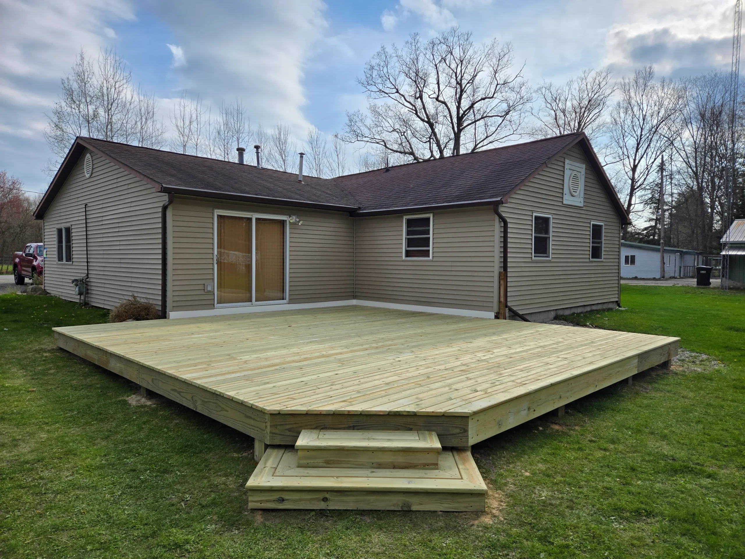 Deck builder in Joyfield Township, Michigan